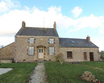 Renovated French Country Bungalow for Two - A Home for Your Next Holiday - Colombiers-du-Plessis - Edificio