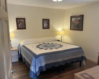 Adults 25 And Older, Creekside Vacation Rental Suite 2, Downtown, City Approve - Buffalo - Sypialnia