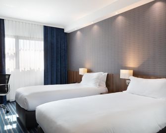 Holiday Inn Express Marseille Airport By IHG - Vitrolles - Bedroom