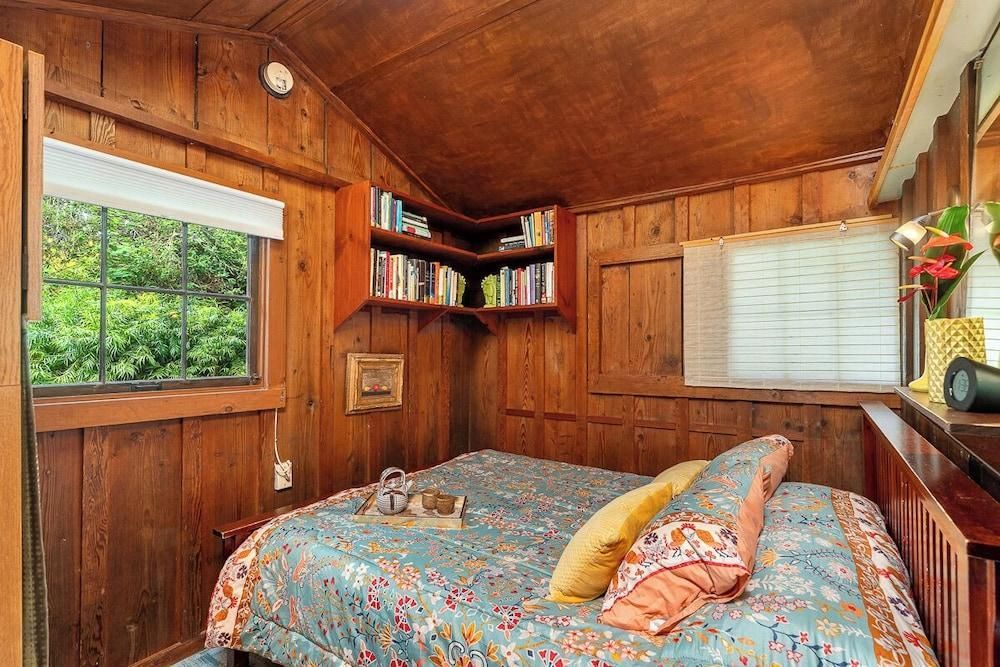 The Artist Cottage - Bed And Breakfast - Volcano - Sovrum