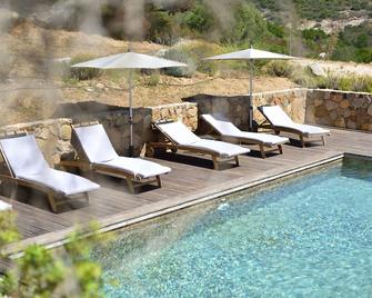Villa Les Bergeries De Calvi - Calvi - Zwembad