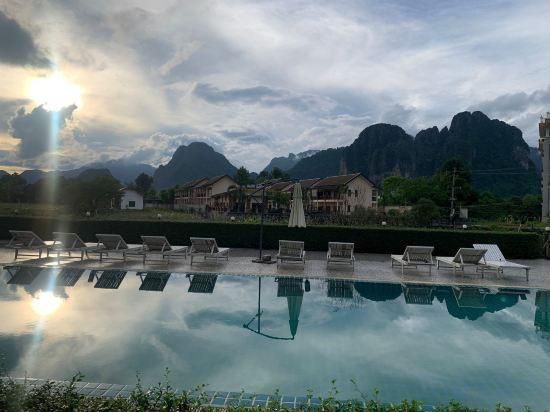 The Grand Riverside Hotel