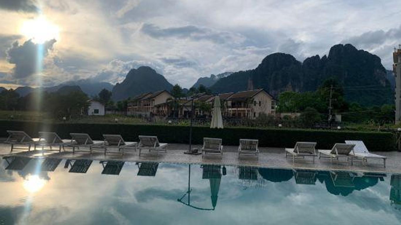 The Grand Riverside Hotel