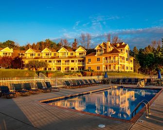 Westwood Shores Waterfront Resort - Sturgeon Bay