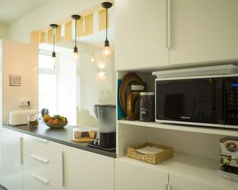 The Holy Cow - Hostel & Suites - Πόντα Ντελγάδα - Κουζίνα