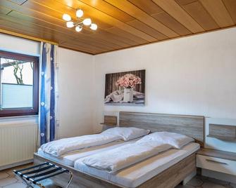 Am Twistesee 1 Souterraint - Bad Arolsen - Schlafzimmer