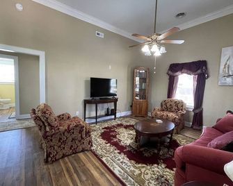 Gracie's Place 2 Bedroom Cottage - Avon - Sala de estar