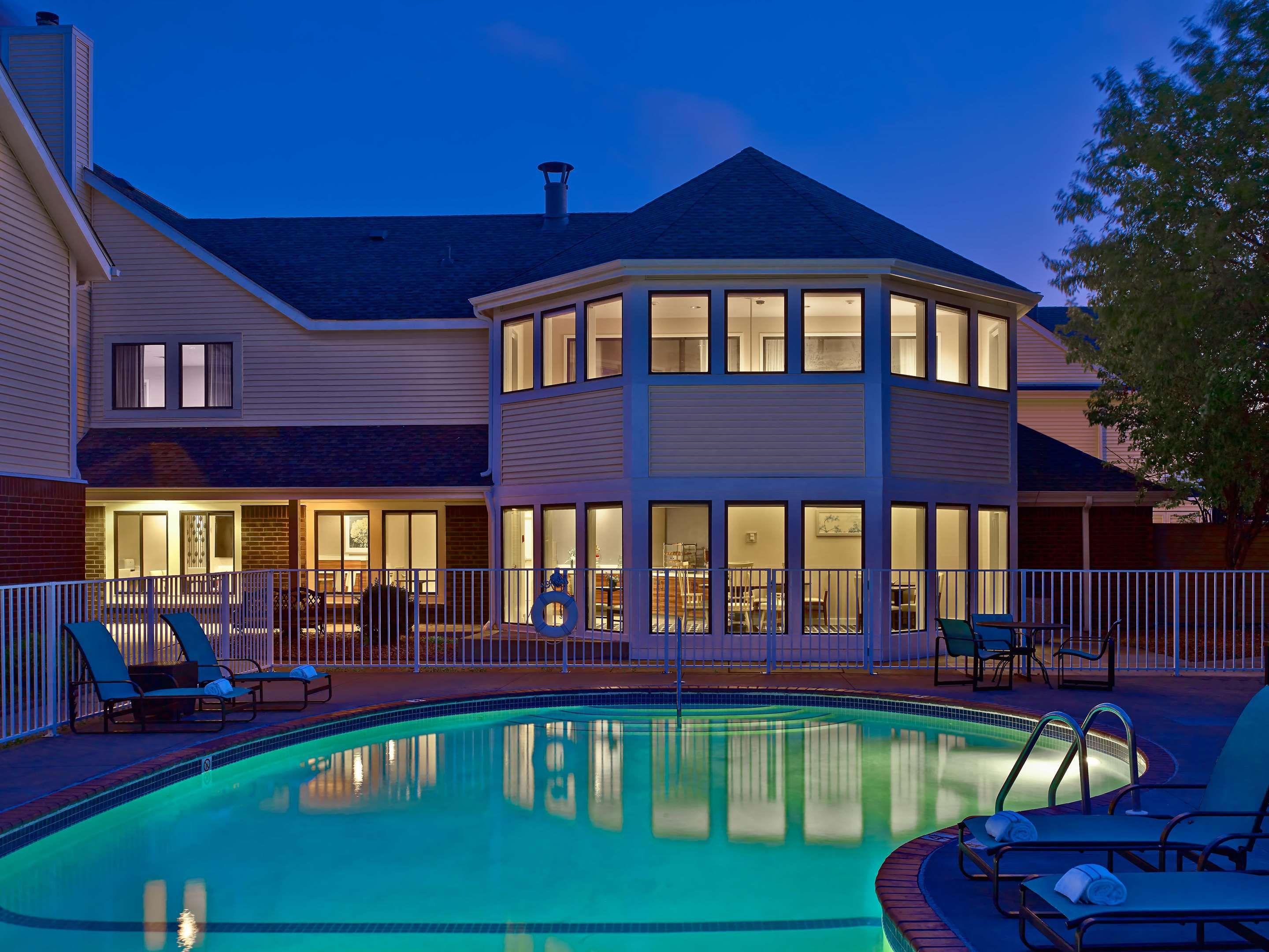 Sonesta ES Suites Cleveland Airport - Middleburg Heights - Pool
