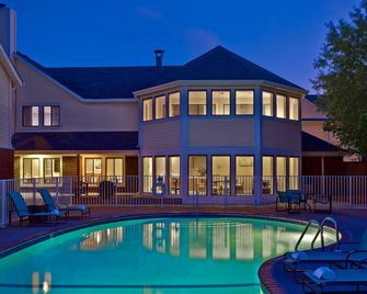 Sonesta ES Suites Cleveland Airport - Middleburg Heights - Pool