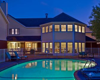 Sonesta ES Suites Cleveland Airport - Middleburg Heights - Pool