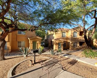 Charming 1st floor 3 bedrm in Resort Setting in Ventana Canyon - Tanque Verde - Edificio