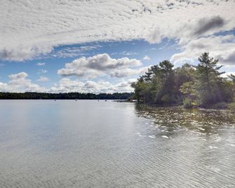 Direct Access to Sno-Eagles Trails! Lakefront Home - Eagle River - Outdoor view
