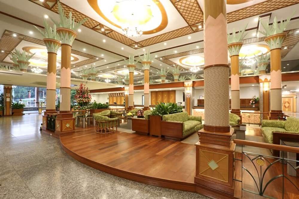 إيشا باتايا هوتل