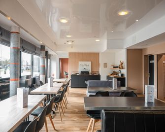 Brit Hotel L'Arrivée Guingamp - Guingamp - Restaurante