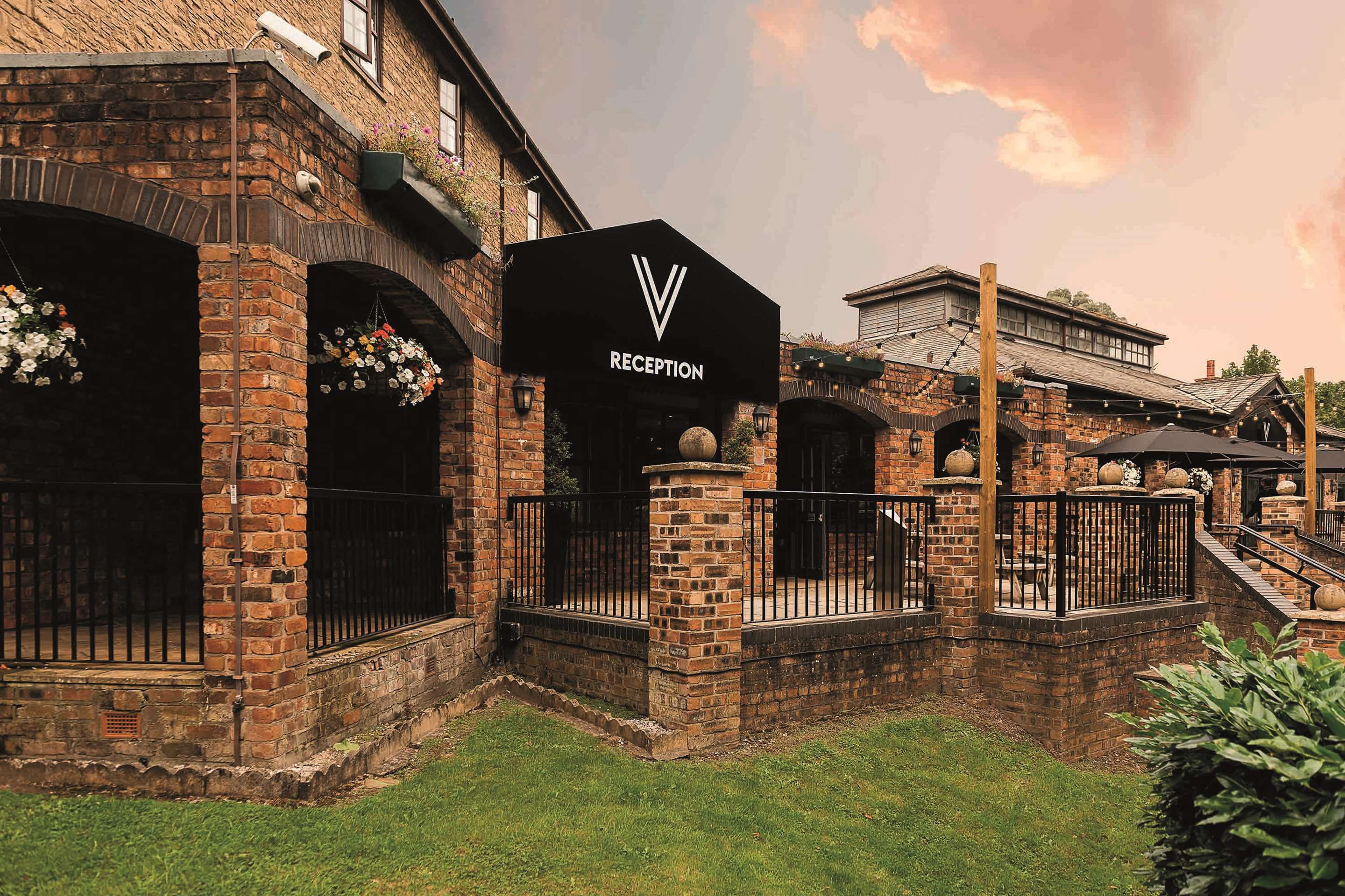 Village Hotel Liverpool - Prescot - Gebäude