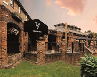 Village Hotel Liverpool - Prescot - Gebäude