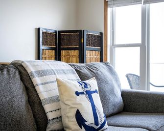 Glorious Cottage with Amazing Sights in Leamington, Ontario - Leamington - Wohnzimmer