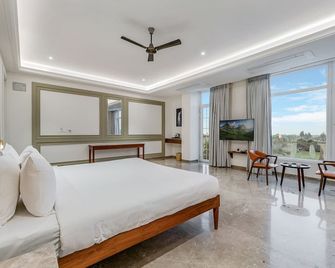 Highland Club With Swimming Pool-Gym - Kolhapur - Schlafzimmer