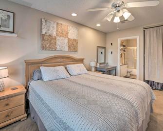 Lake Havasu Condo with Pool Access 1 Block to Beach - Lake Havasu City - Bedroom