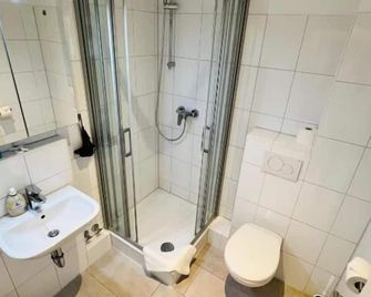 City Apartment Hotel Hamburg - Hamburg - Bathroom