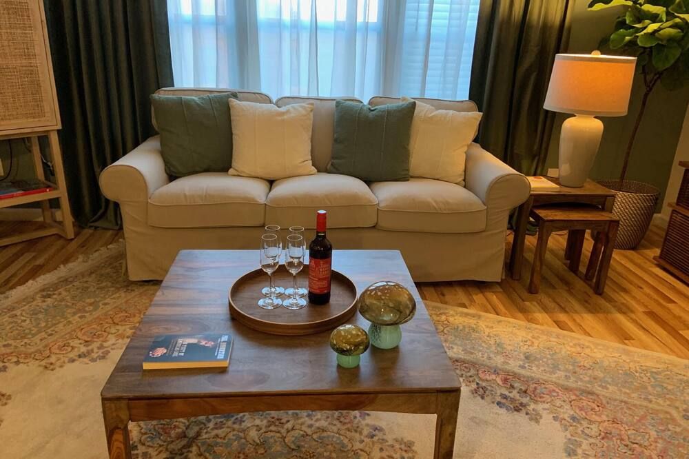 Full furnished 2 bedrooms townhouse apartment at midtown Sacramento, California. - סקרמנטו - סלון