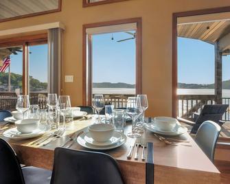 Casa Del Lago 3 bed 3 bath lakefront home with private dock - Gravois Mills - Comedor