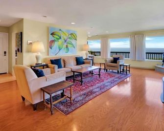 Stunning Coastal Cottage w/ Views of Monterey Bay! - Watsonville