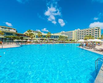 Vonresort Golden Coast - Side - Pool