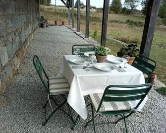 Charming 2-Bed Cottage within Barn in Merinchal - Mérinchal - Patio