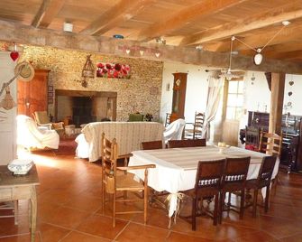 Restored stone farmhouse-authenticity- 14 pers - Nature-Private secure swimming pool - Corgnac-sur-l'Isle - Comedor