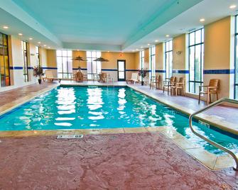 Hampton Inn & Suites Elk City - Elk City - Πισίνα