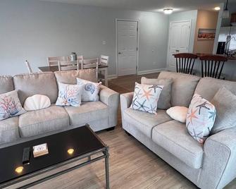 September dates 4Bd 3Bath, two-level condo Sleeps 14 dog friendly - North Wildwood