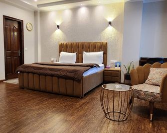 هوتل سيتي بريميير - جورجاون - غرفة نوم