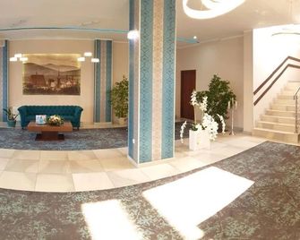 Confero - Nysa - Lobby