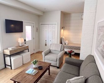 Downtown Green Lake-Steps from Lake, Restaurants and Shopping - Green Lake - Sala de estar