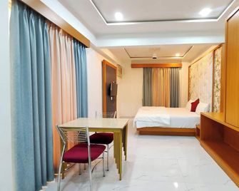 The Lions Hotel - Badlapur - Bedroom