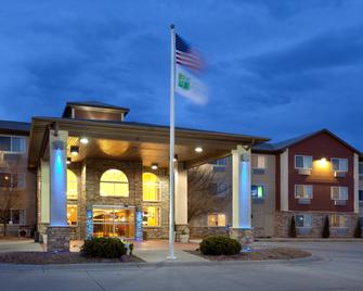 Holiday Inn Express Hotel & Suites Scottsbluff-Gering - Scottsbluff - Building