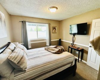 The Lovely Place Stunning 3br 1.5 Ba Sleeps 7. Private Driveway Rv Parking. - Anchorage - Habitación