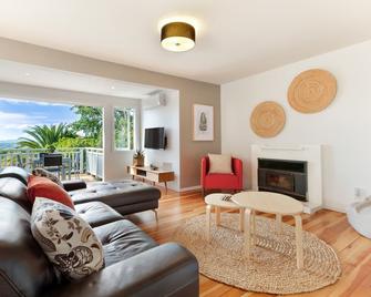 Eight on Church Waiheke Accommodation - Oneroa - Living room