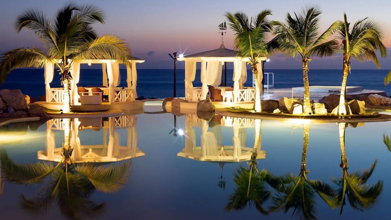 Tracadero Beach Club & Holidays Rentals