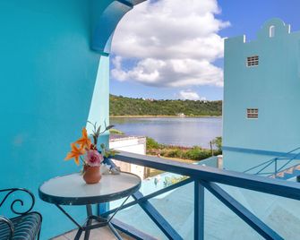 Edwards Guesthouse - Sandy Ground Village - Balcony