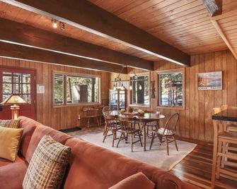 Manzanita Grove Cabin- Walk to Beach & Forest - Carnelian Bay - Salon