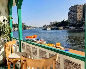 Houseboat65 - Historic home on the Nile - Central Cairo - קהיר