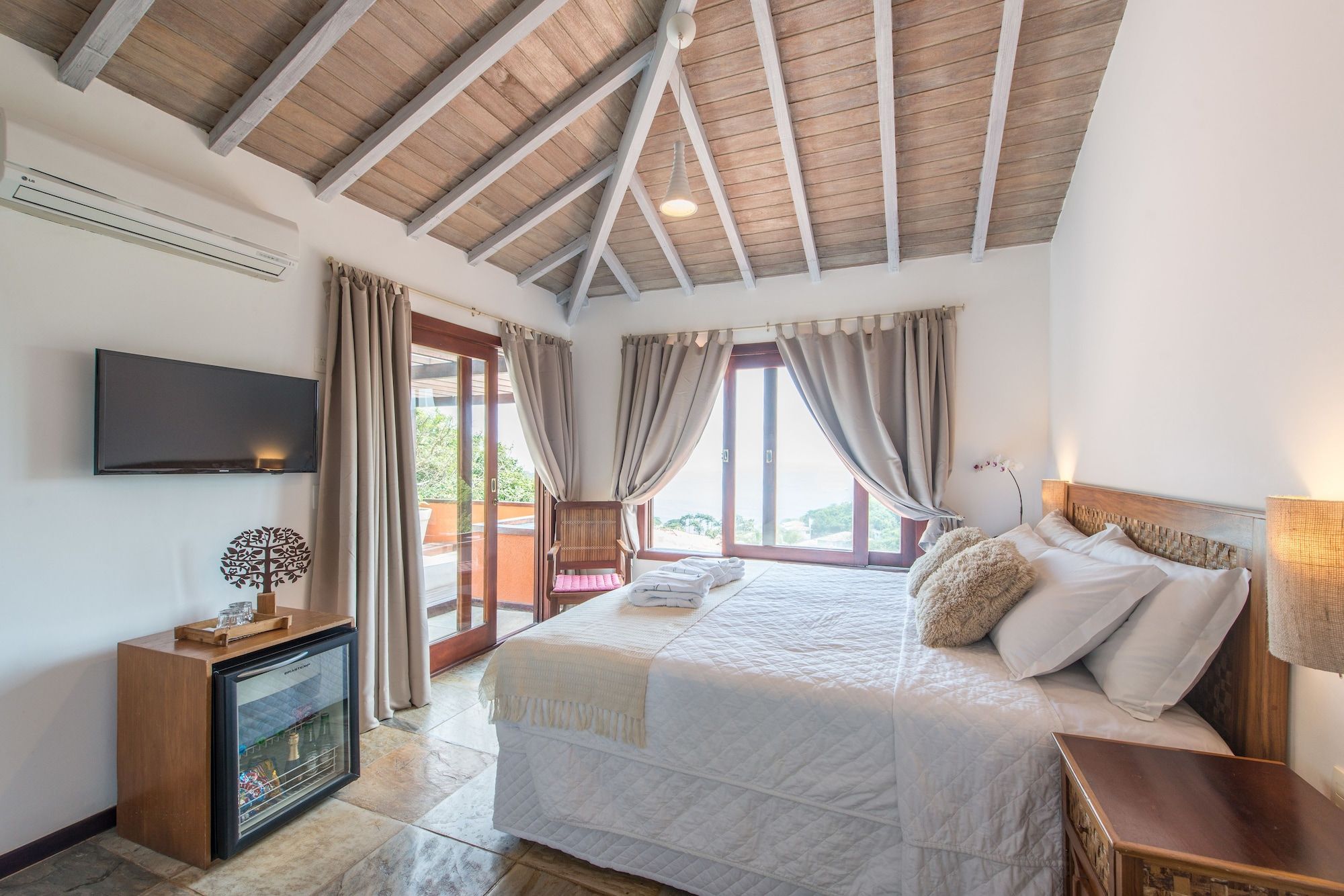 La Pedrera Small Hotel And Spa