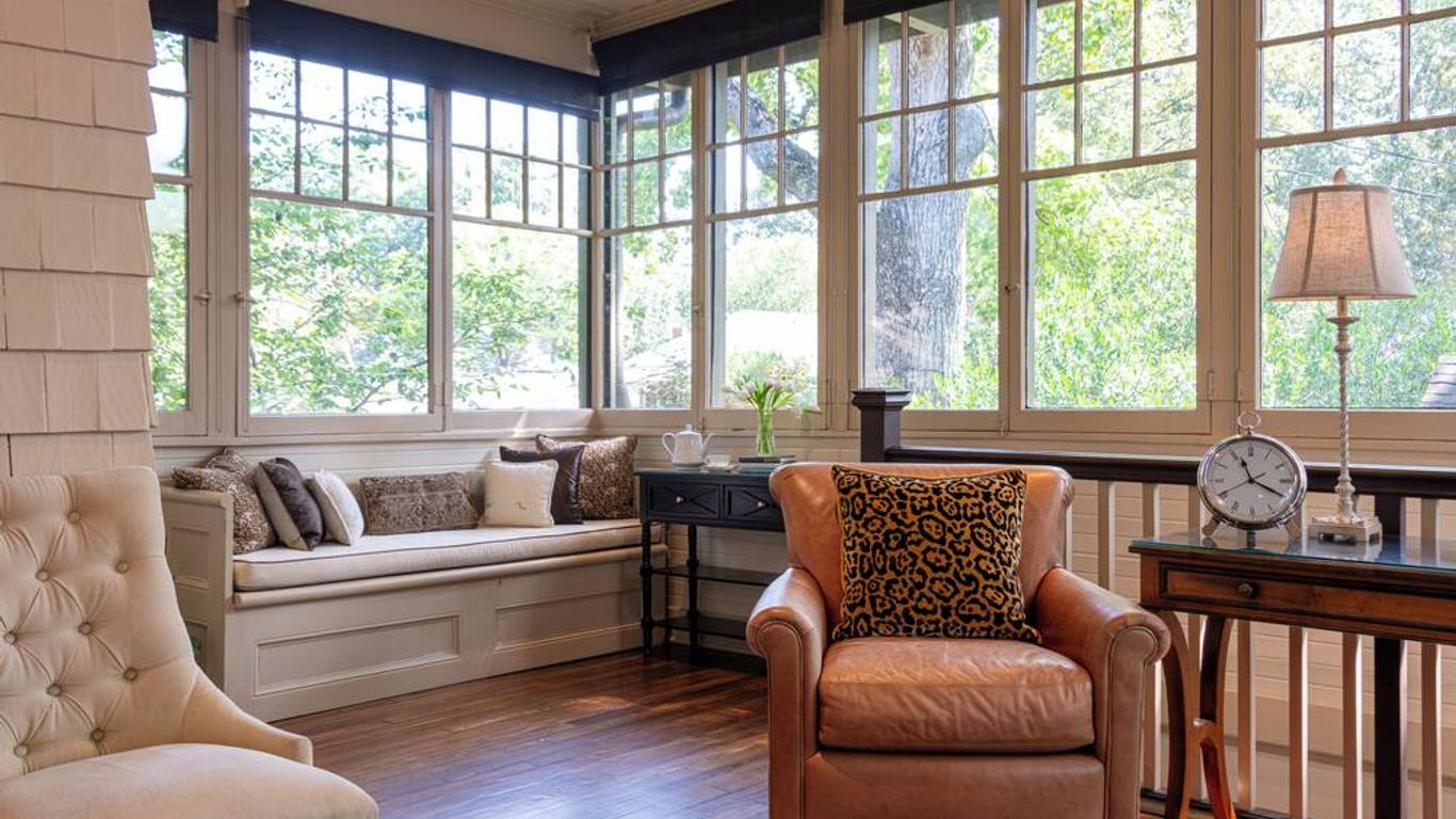 Stonehurst Place Bed & Breakfast