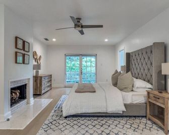 3mn large tranquil Bluffview w/ Fireplaces, Pool, etc. - דאלאס - חדר שינה
