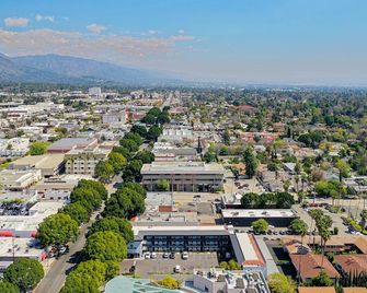 Hyland Inn near Pasadena Civic Center - Pasadena - Vista esterna