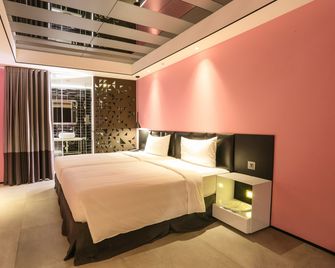Hotel Papa Whale - Taipei