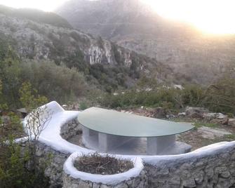Stoneworld - Évdilos - Vista del exterior