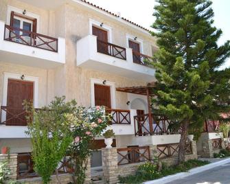 Rania Beach - Ireon - Building